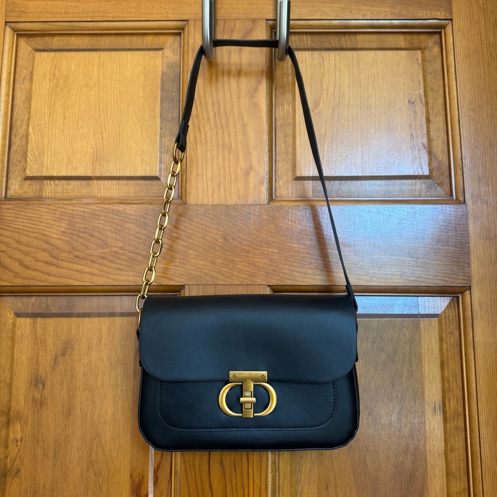 Structured Black Shoulder Bag with Gold Chain Accent